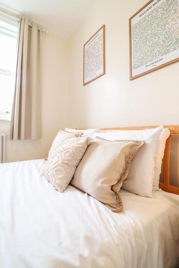 Apartment Right By Oval Station 2-bed Flat ! Free Wifi!