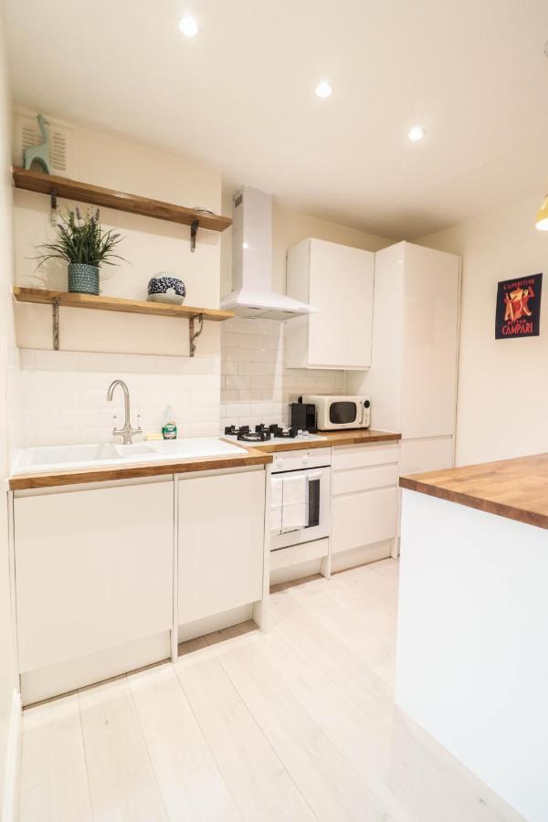 Right By Oval Station 2-bed Flat ! Free Wifi! Apartment