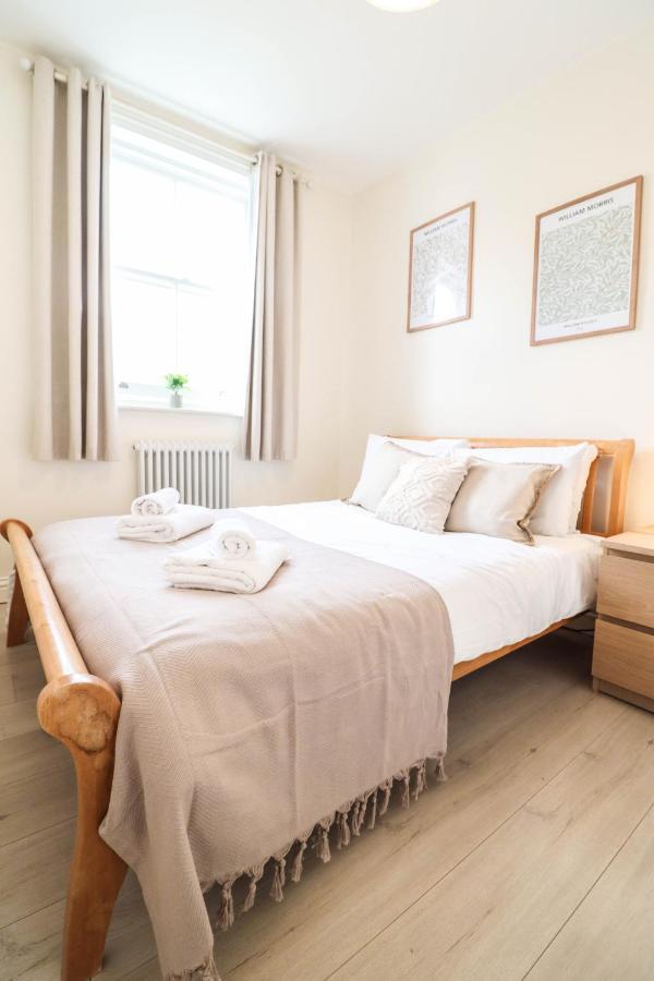 Apartment Right By Oval Station 2-bed Flat ! Free Wifi! *