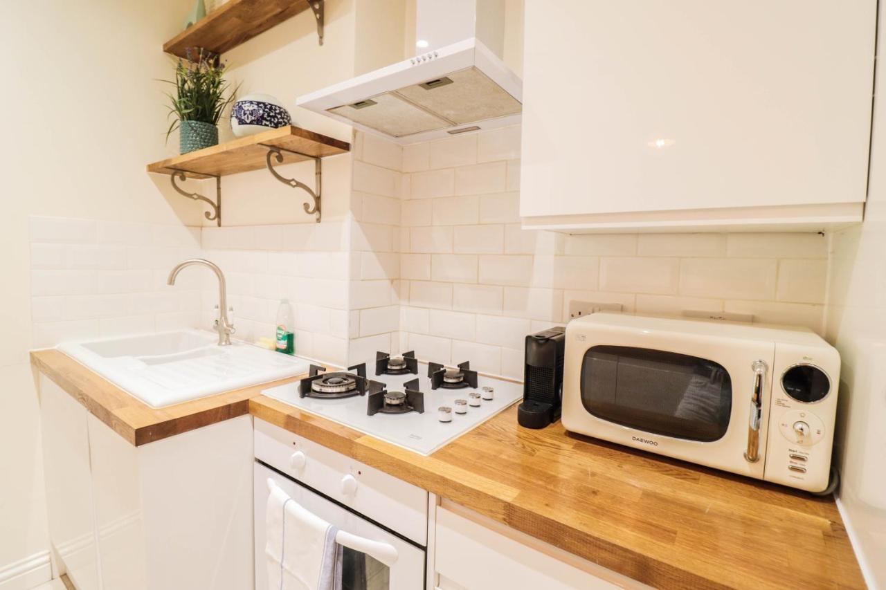 Right By Oval Station 2-bed Flat ! Free Wifi! Apartment London