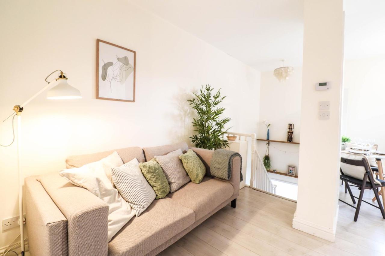 Right By Oval Station 2-bed Flat ! Free Wifi! Apartment *