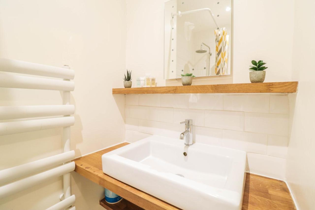 Apartment Right By Oval Station 2-bed Flat ! Free Wifi!