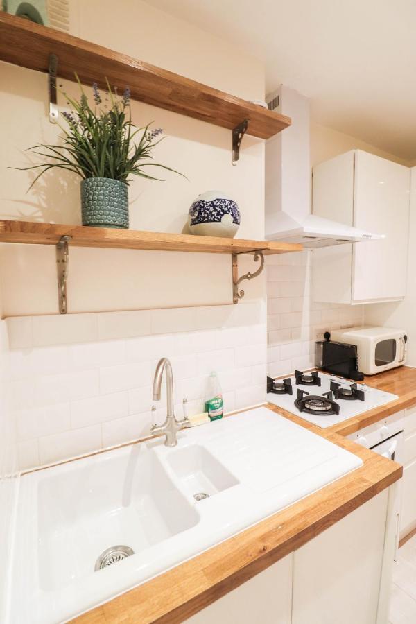Apartment Right By Oval Station 2-bed Flat ! Free Wifi! London