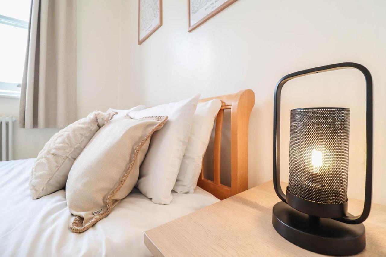 Apartment Right By Oval Station 2-bed Flat ! Free Wifi! *