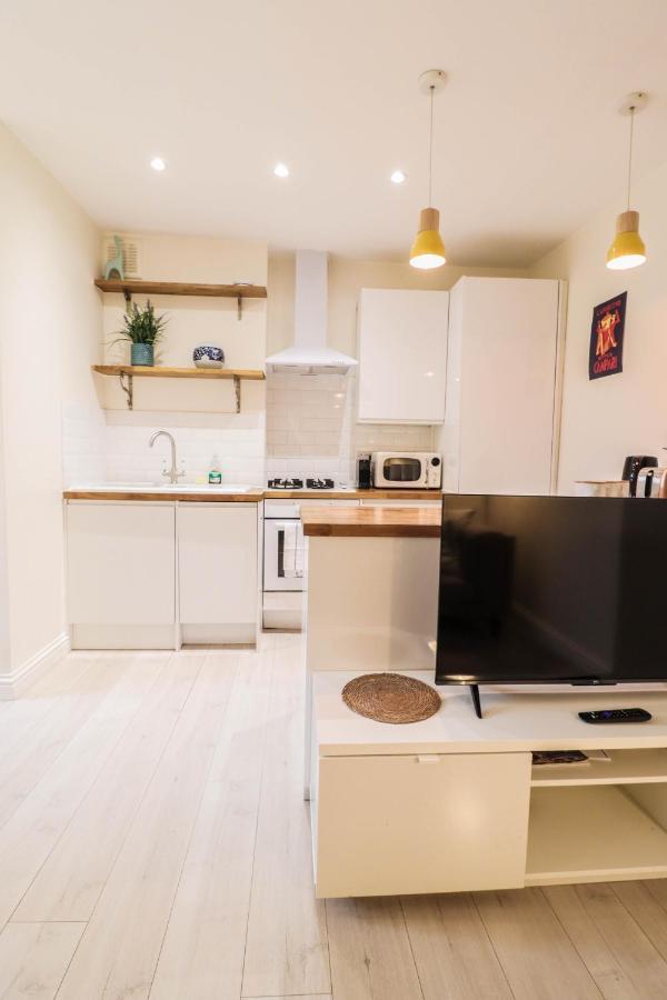 Apartment Right By Oval Station 2-bed Flat ! Free Wifi! London