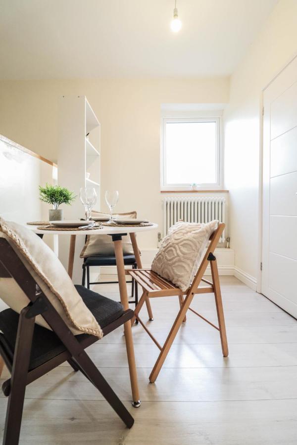 Right By Oval Station 2-bed Flat ! Free Wifi! Apartment London