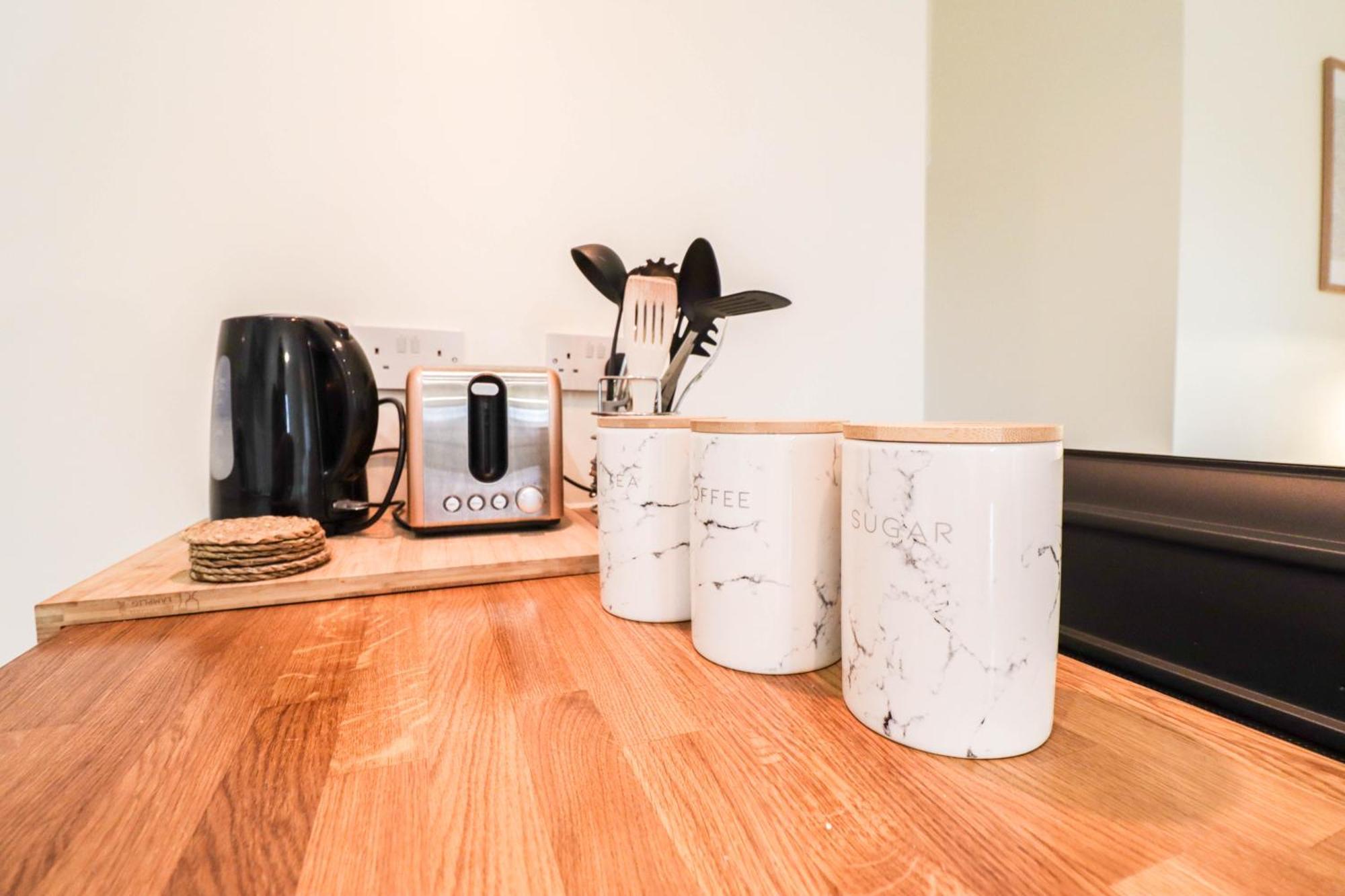 Apartment Right By Oval Station 2-bed Flat ! Free Wifi!