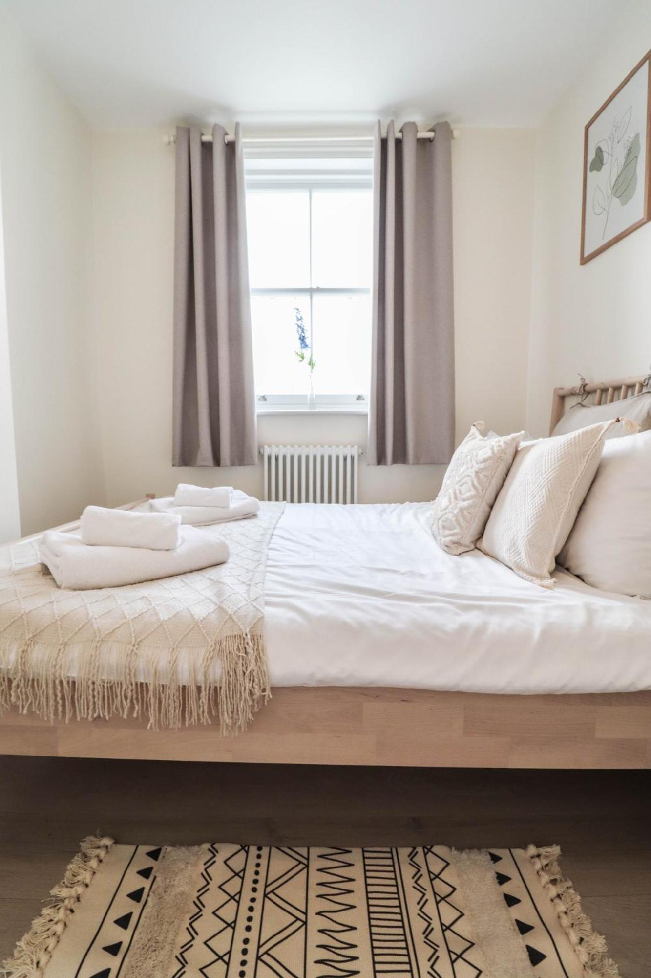 Apartment Right By Oval Station 2-bed Flat ! Free Wifi! London