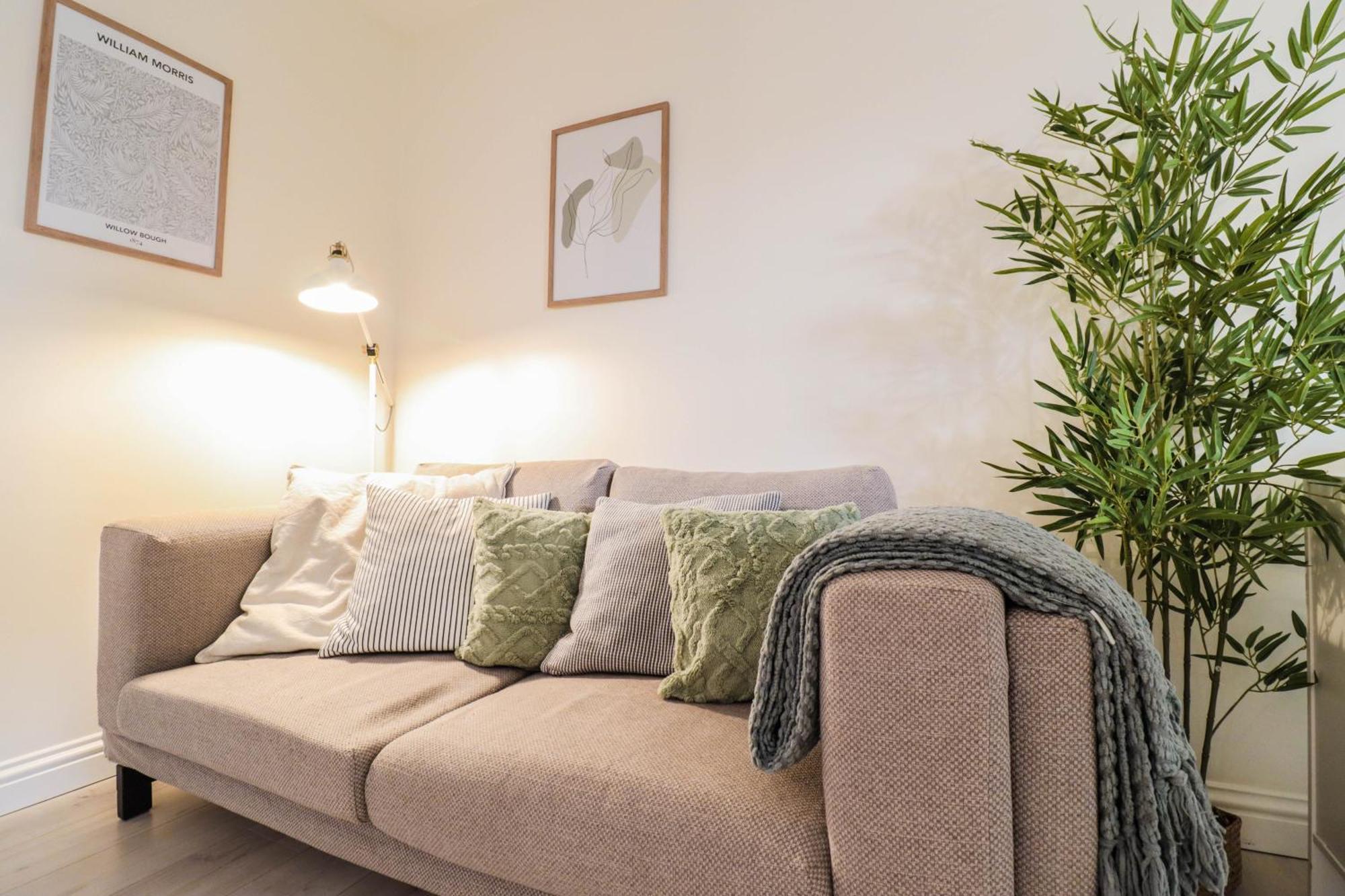 Right By Oval Station 2-bed Flat ! Free Wifi!
