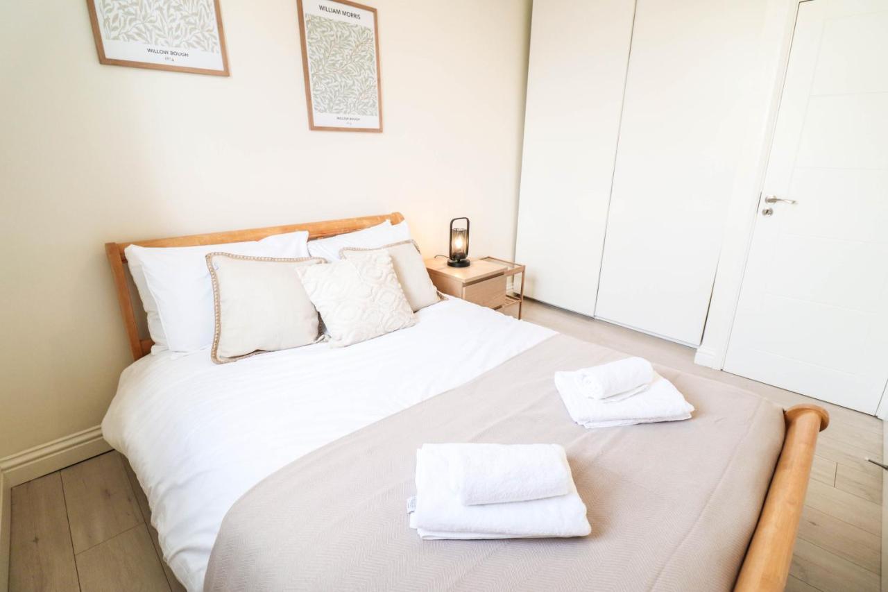 Right By Oval Station 2-bed Flat ! Free Wifi!