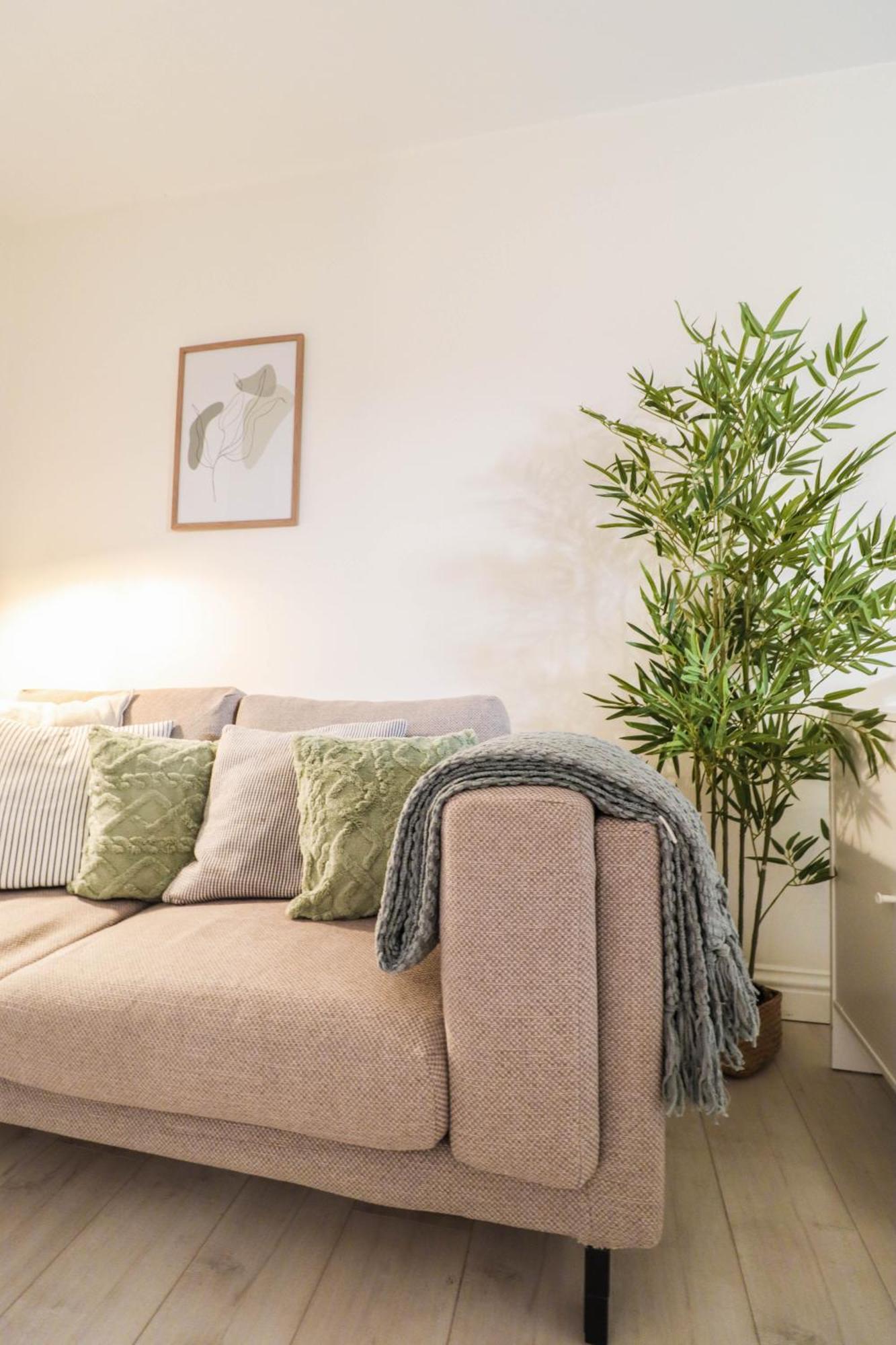 Apartment Right By Oval Station 2-bed Flat ! Free Wifi!
